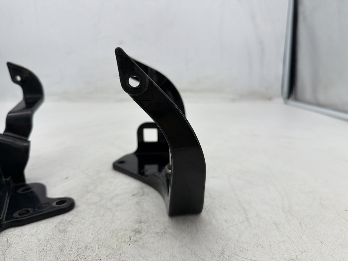 2001 Harley Heritage Softail Classic Left Right Foot Rest Peg Support Bracket