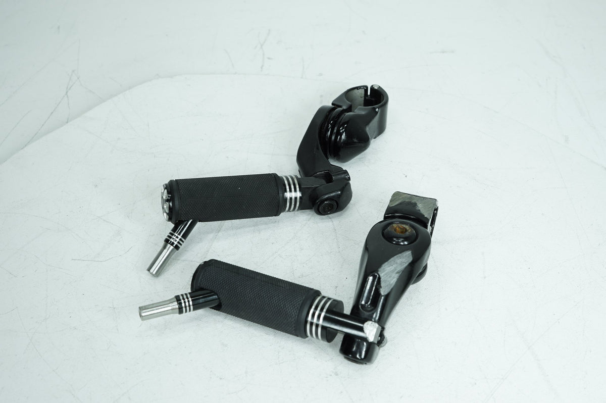 Front Right Left Highway Foot Pegs, Highway Foot Pegs, 2024, Harley-Davidson, Softail, Standard, FXST