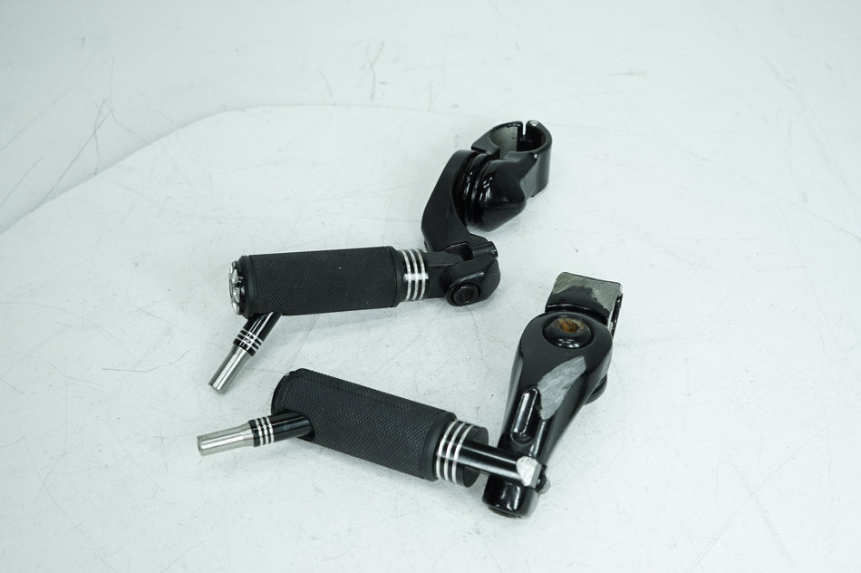 Front Right Left Highway Foot Pegs, Highway Foot Pegs, 2024, Harley-Davidson, Softail, Standard, FXST