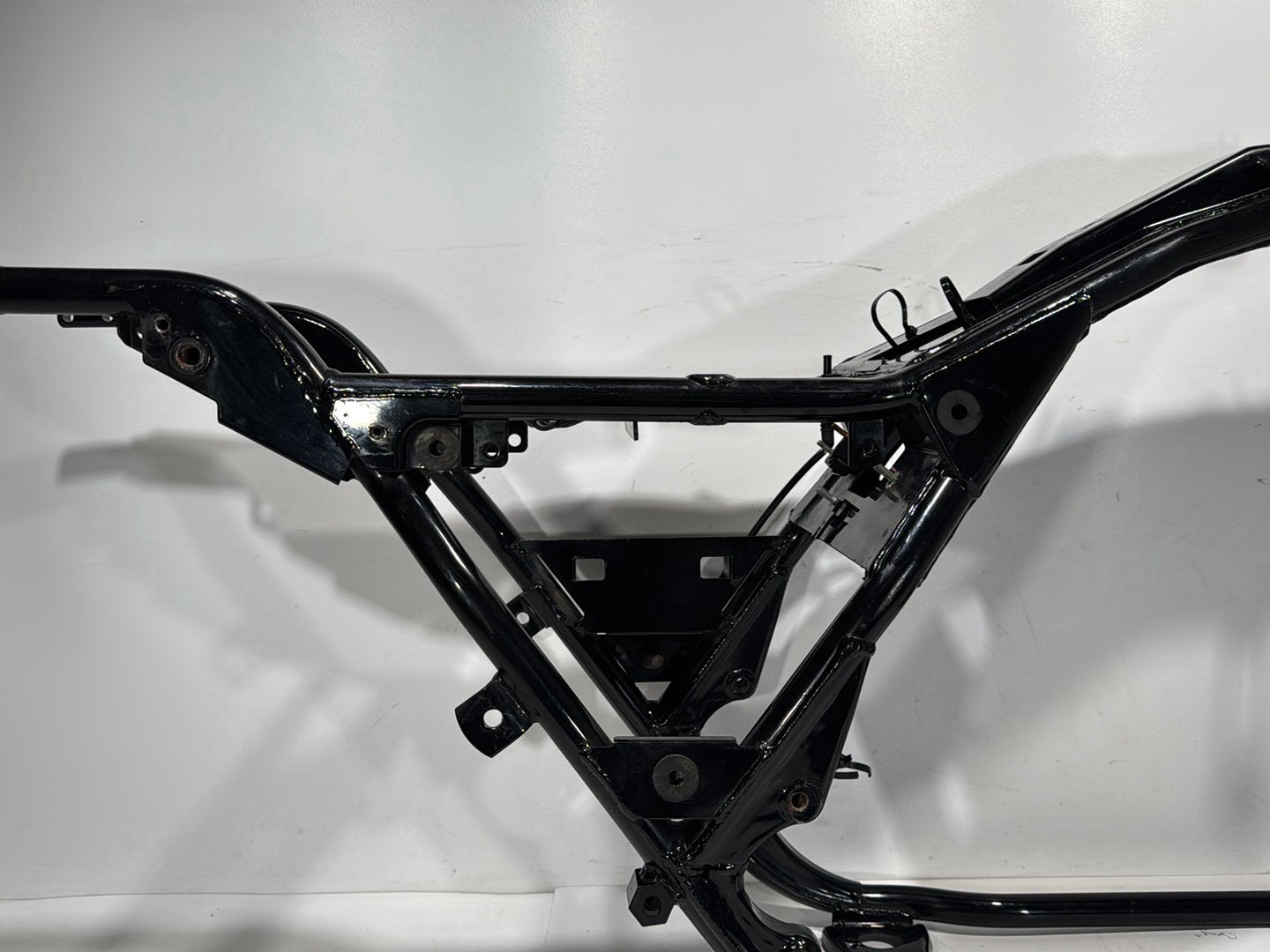 1999 - 2006 Harley-Davidson Touring Road King Body Main Frame Chassis CLN CLR  	47900-01