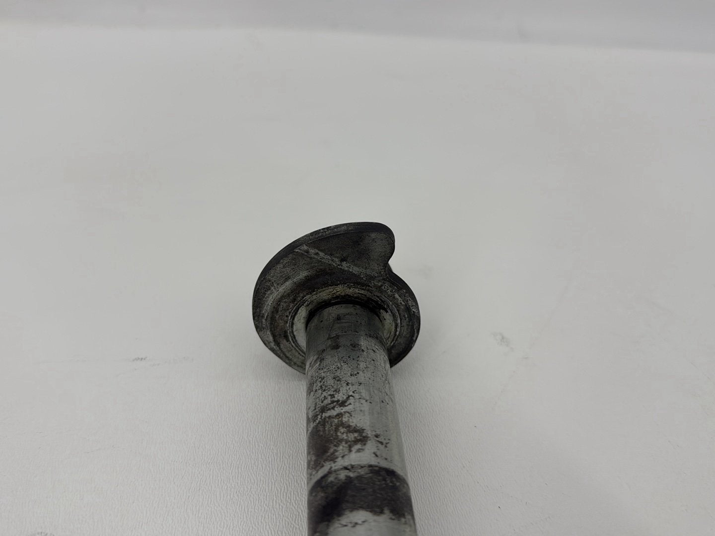 2007 - 2011 Harley-Davidson Touring Street Glide Rear Wheel Axle Bolt Shaft 41056-09