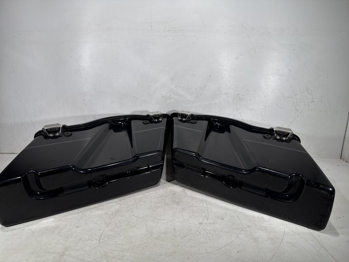 2009 Harley Electra Glide Touring Ultra OEM Left Right Saddlebags Luggage NOKey