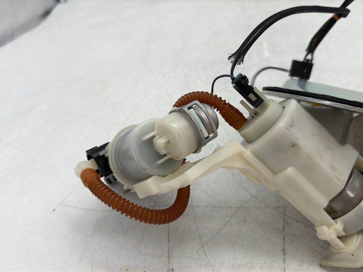 2014 Harley Dyna Switchback FLD OEM Fuel Pump Gas Gasoline Petrol Sending