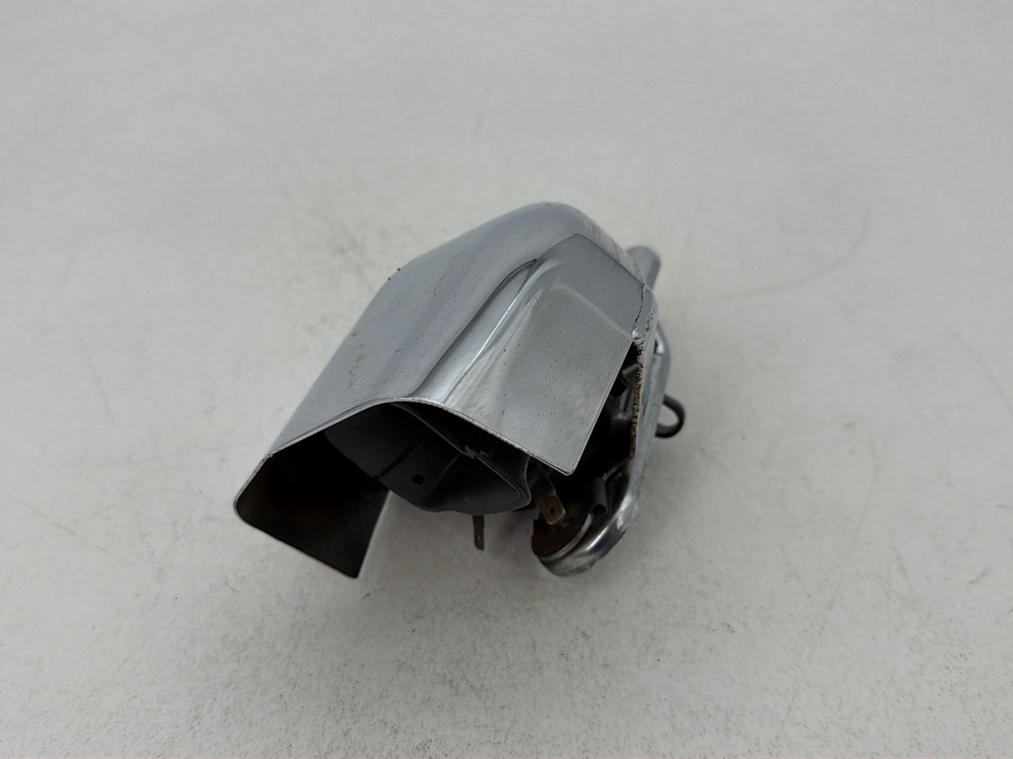 1986 - 1998 Harley-Davidson Softail Heritage Classic Horn Signal Klaxon Chrome Cover 69060-90G