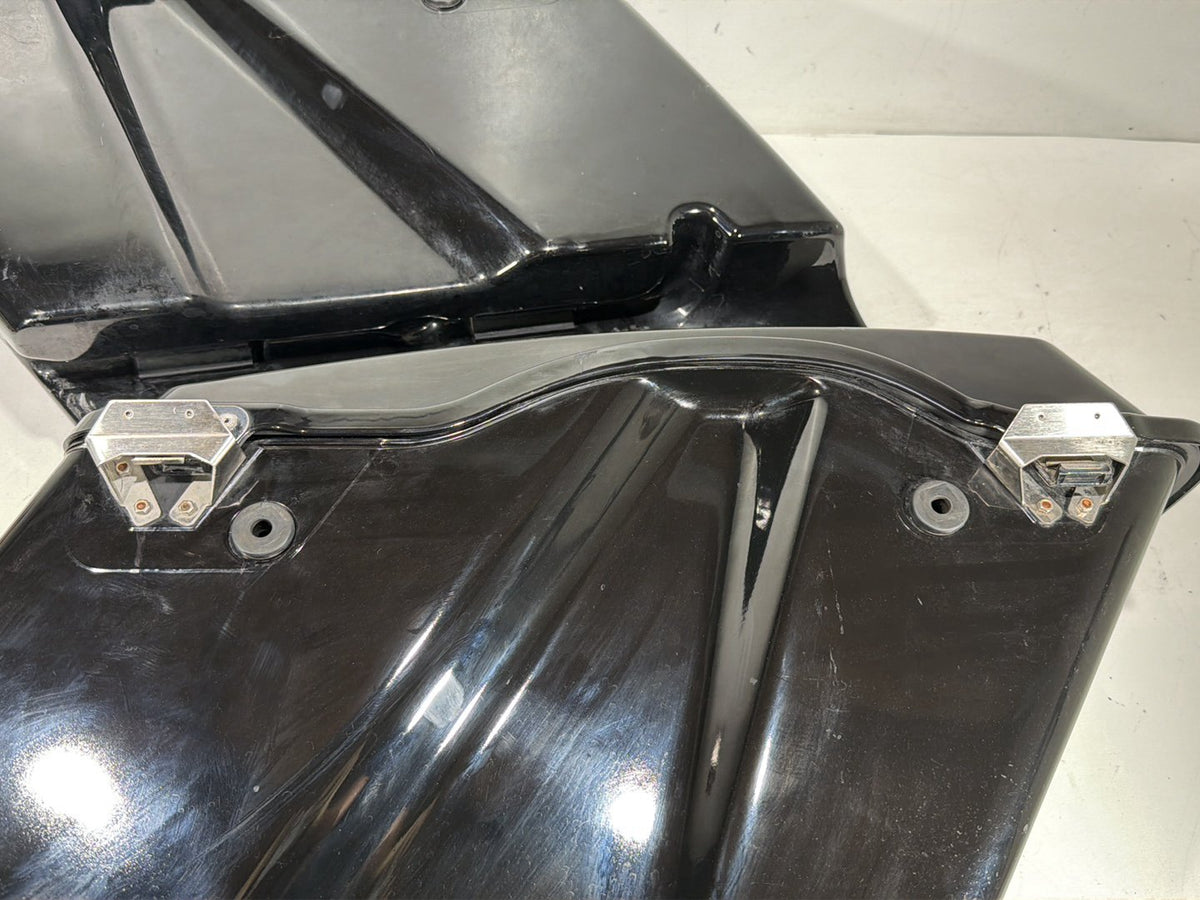 2010 Harley Road King Touring Classic OEM Left Right Saddlebags Luggage NOKey