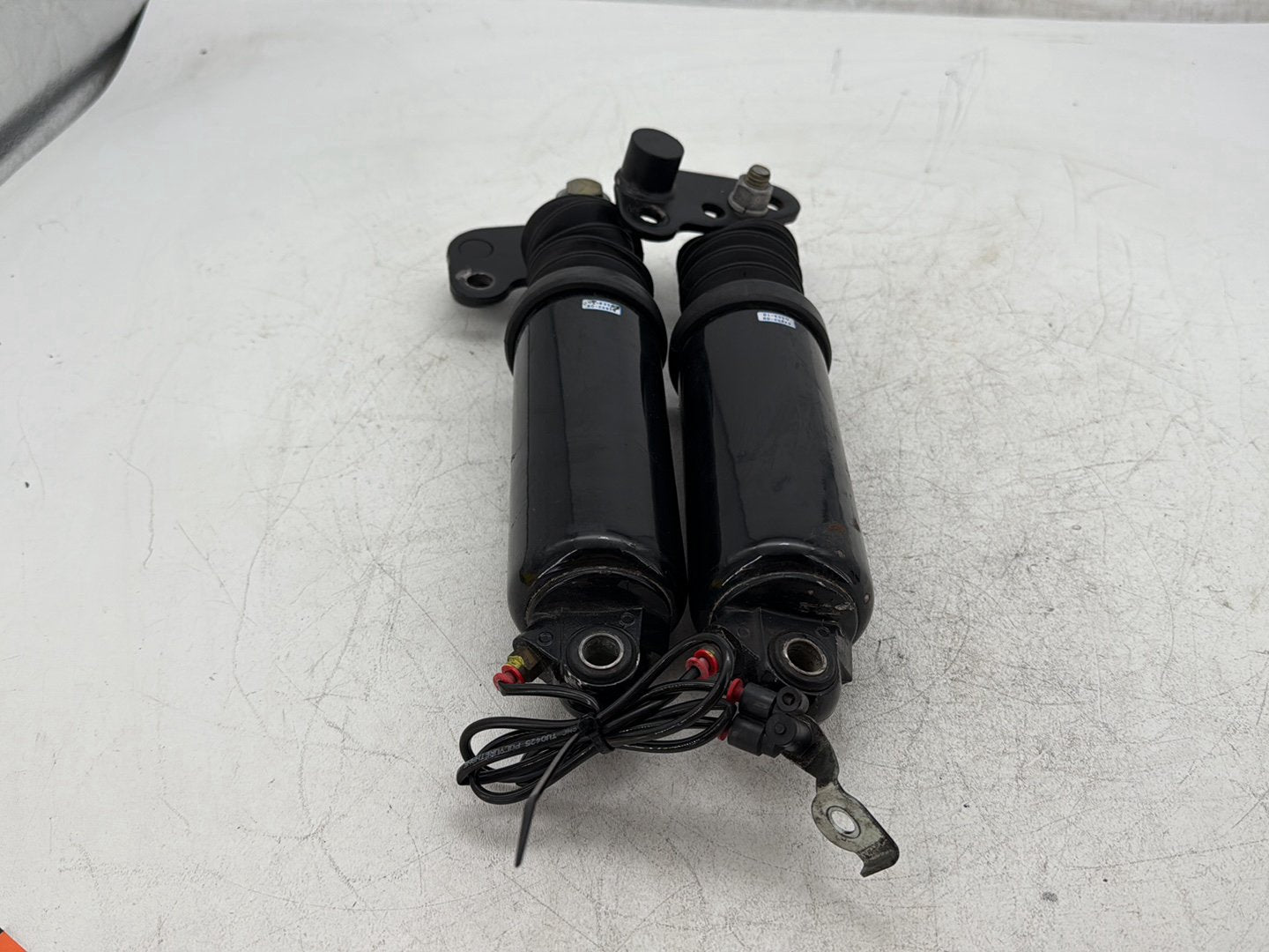 2009 Harley Street Glide Touring FLHX OEM Rear Left Right Shock Absorbers