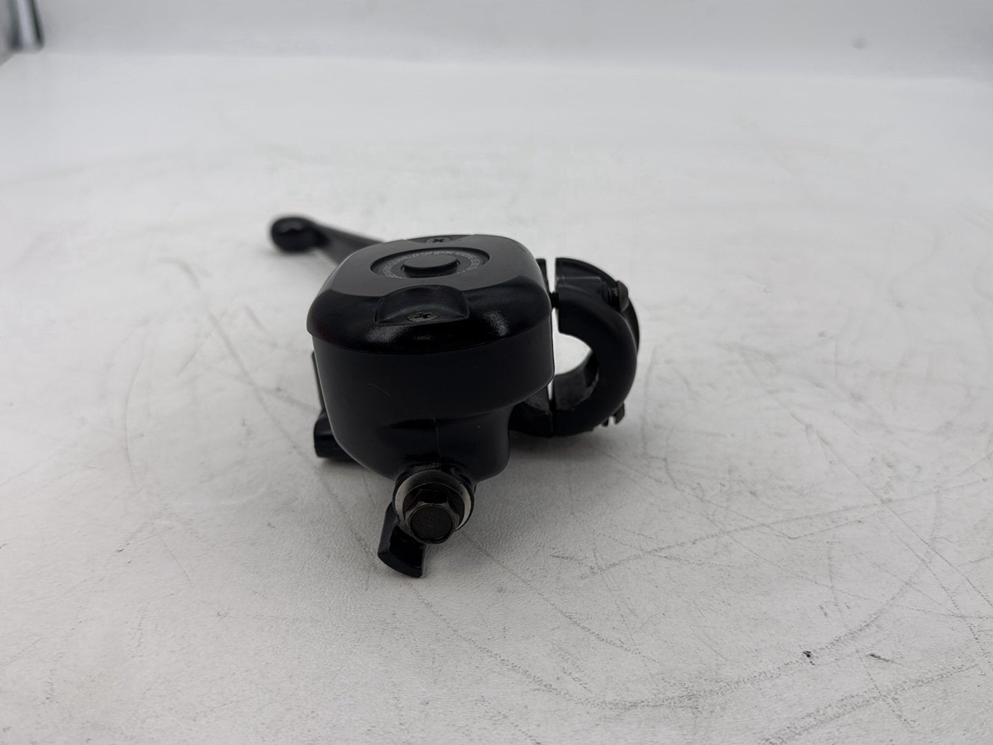 2004 - 2013 Harley-Davidson Sportster 1200 Custom Front Brake Lever Master Cylinder Reservoir 45146-04