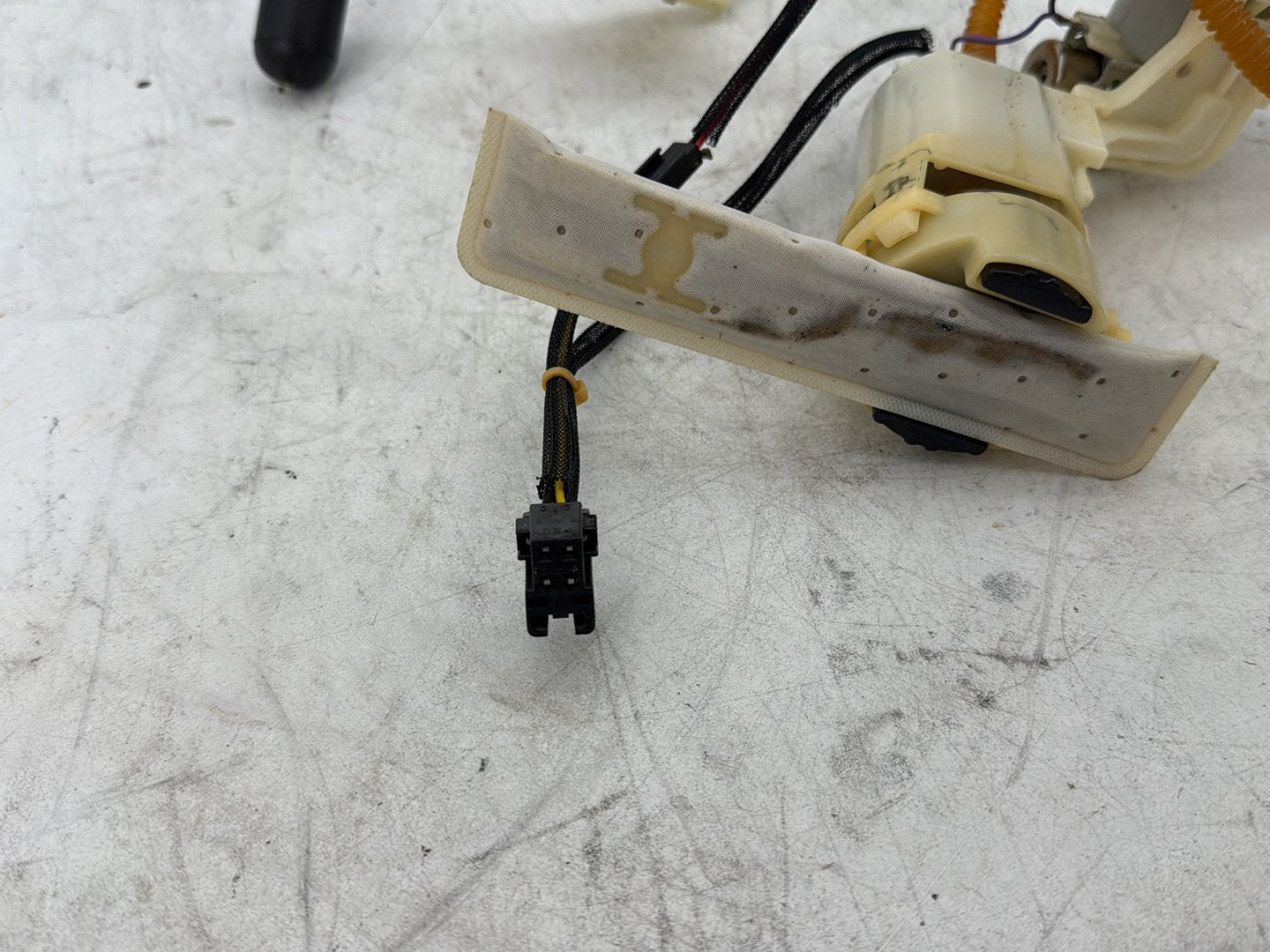 2012 Harley Dyna FXDF Fat Bob OEM Fuel Pump Gas Gasoline Petrol Sending