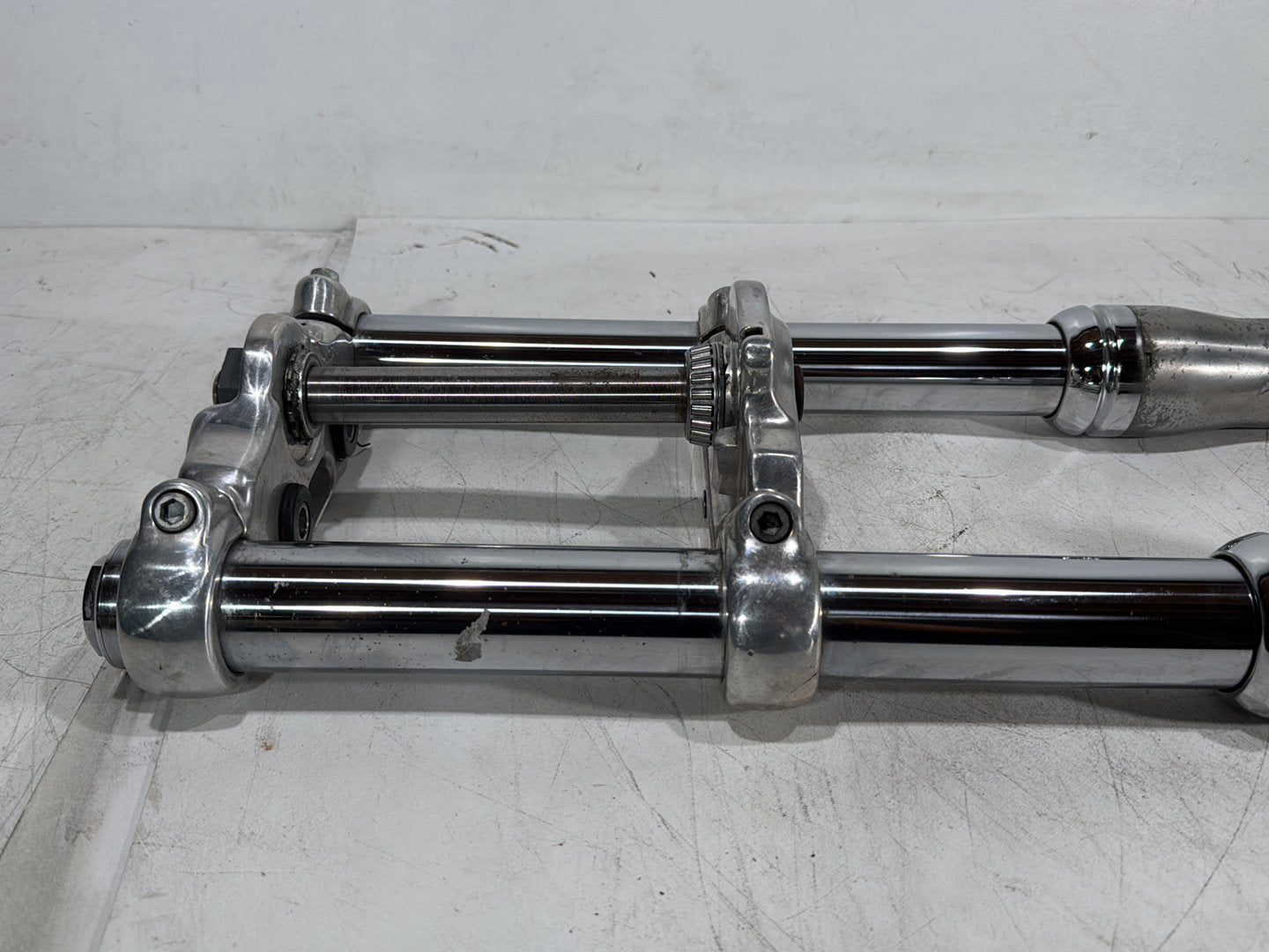 2015 Harley Dyna Low Rider FXDL OEM Front Triple Tree Set & LH RH Fork Legs Sliders