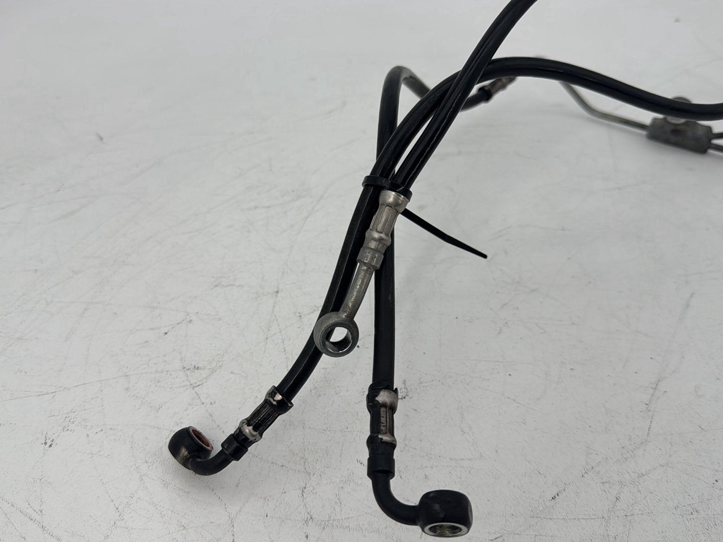 2008 Harley Touring FLHT Electra Glide OEM Front Brake Hose Line Pipe NON-abs
