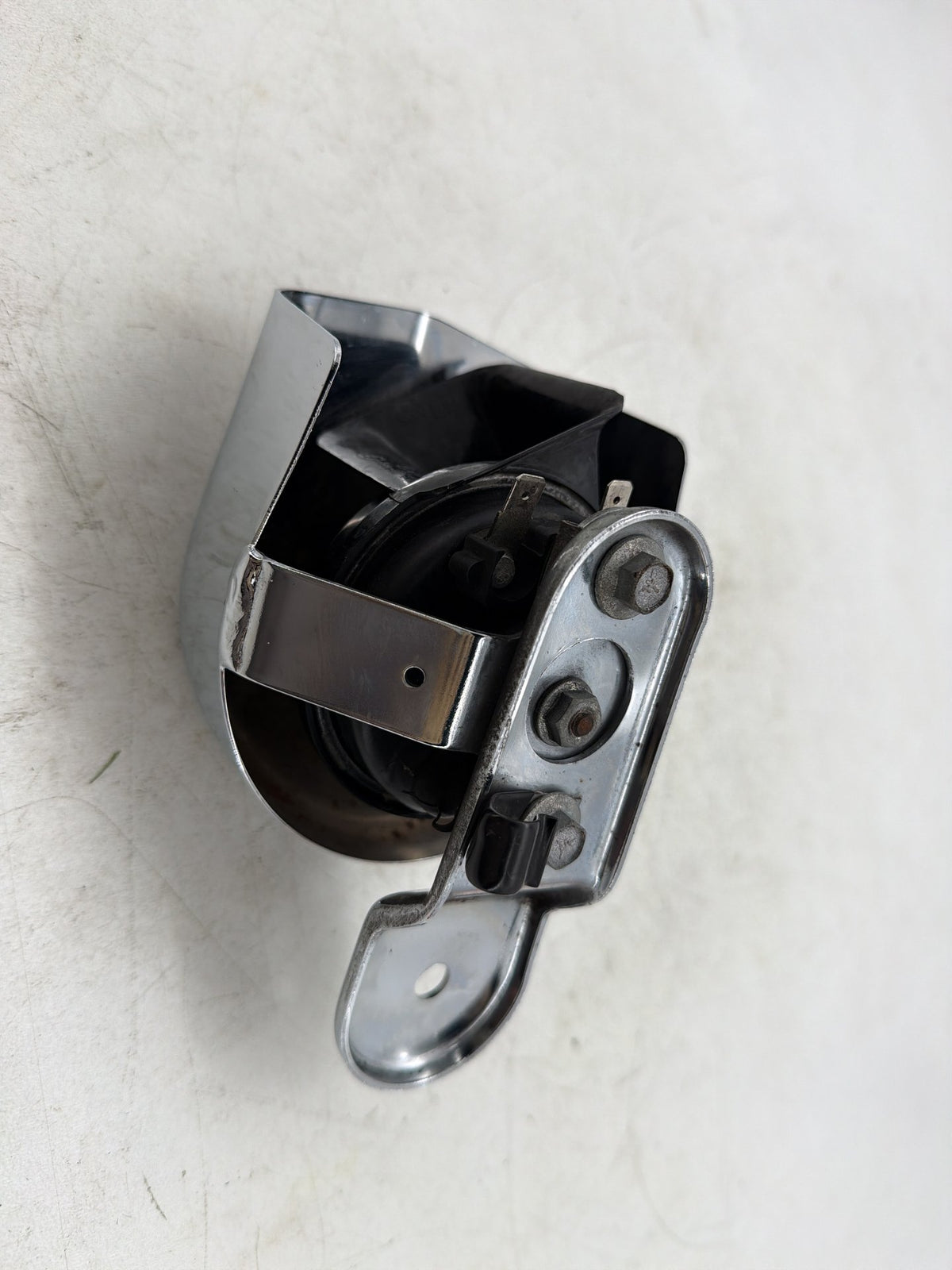 2009 Harley Street Glide Touring FLHX OEM Horn Signal Klaxon Chrome Cover
