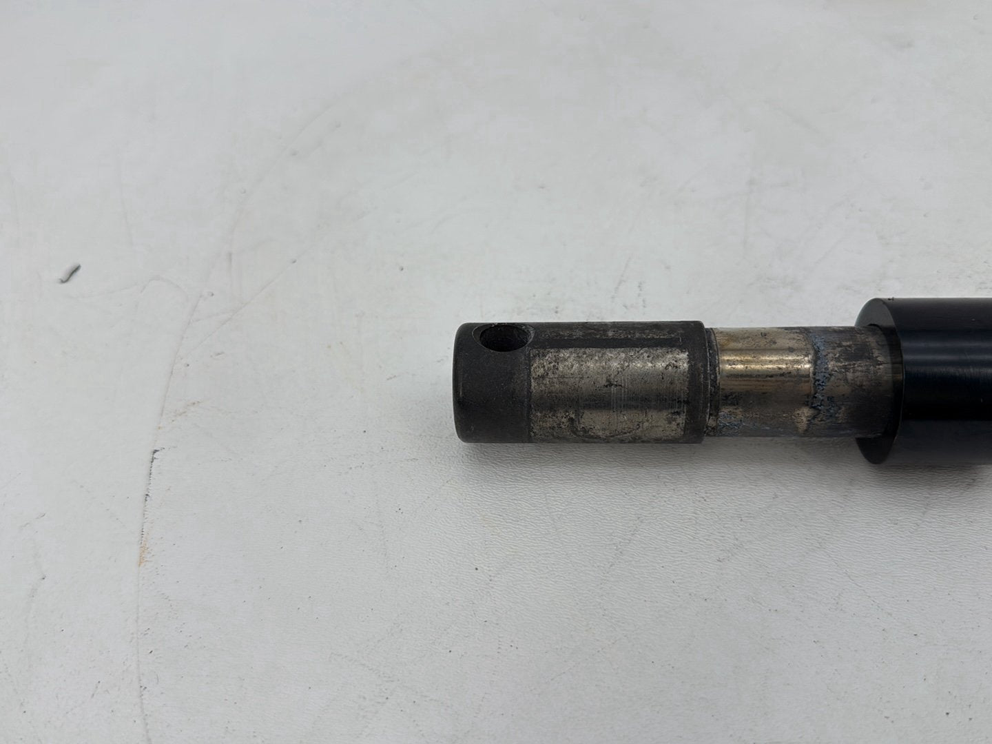 1999 - 2006 Harley-Davidson Touring Electra Glide Front Wheel Axle Bolt Shaft 	43364-00