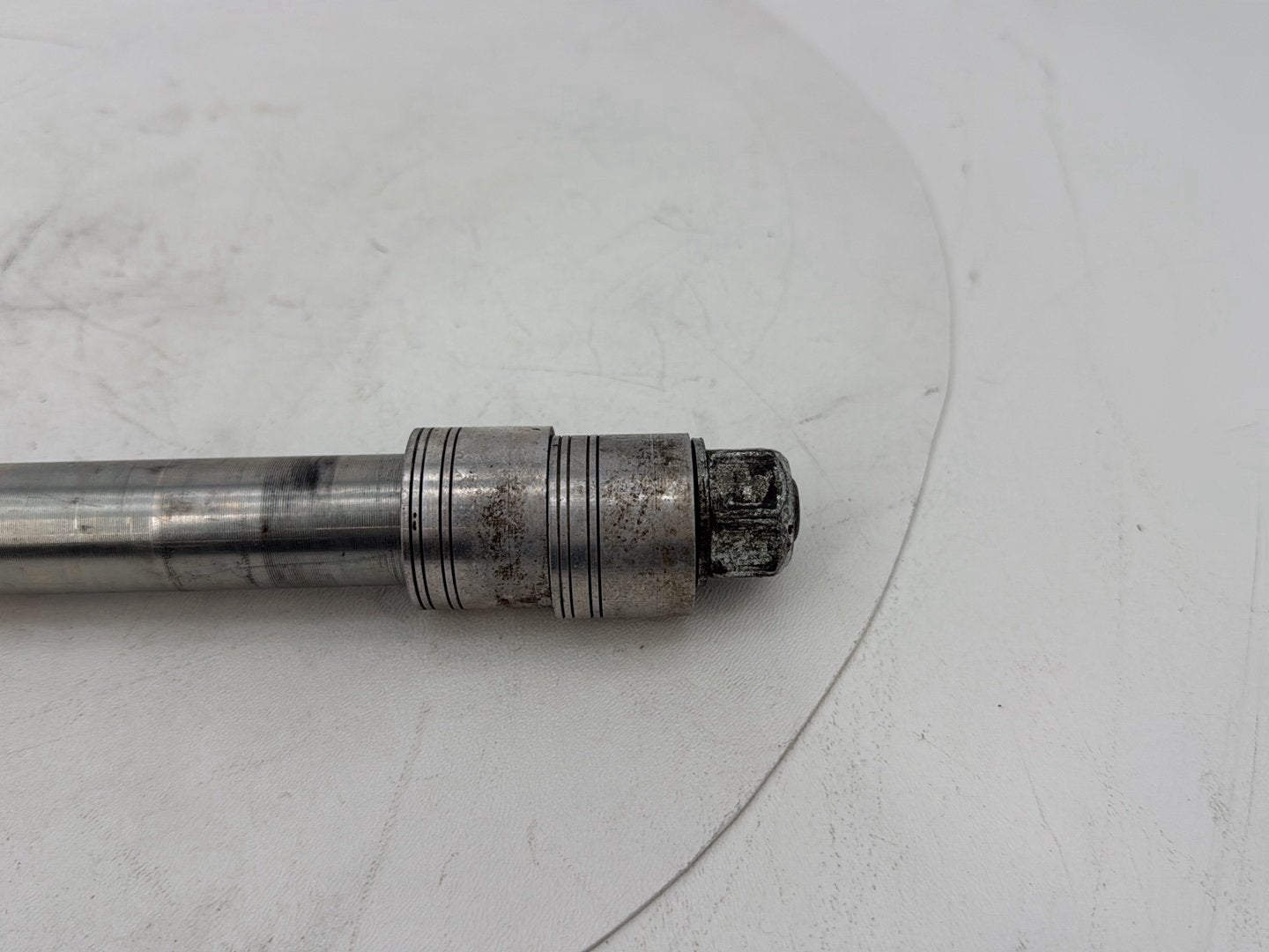 2007 - 2011 Harley-Davidson Touring Electra Glide Ultra Front Wheel Axle Bolt Shaft 41547-07A