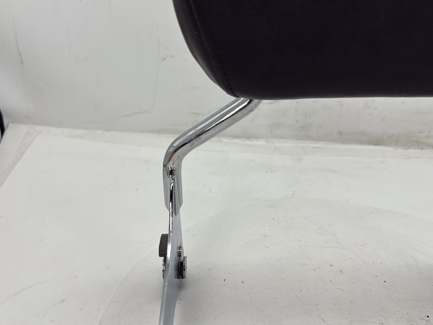 2007 Harley Street Glide Touring FLHX OEM Rear Sissy Bar w/ Backrest Cushion Pad