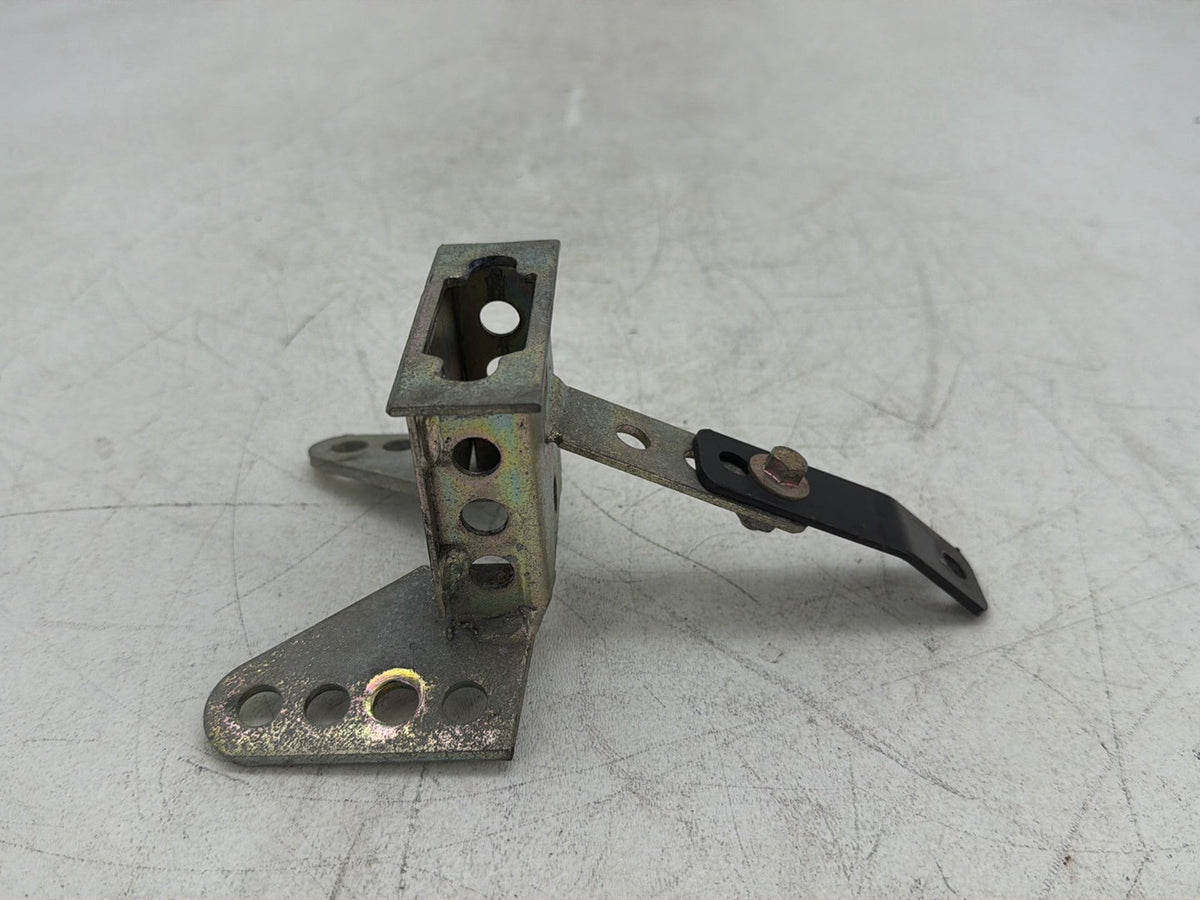 2006 Harley Electra Glide Touring Ultra FLHTCUI OEM Driver Rider Backrest Bracket Mount 52589-09A