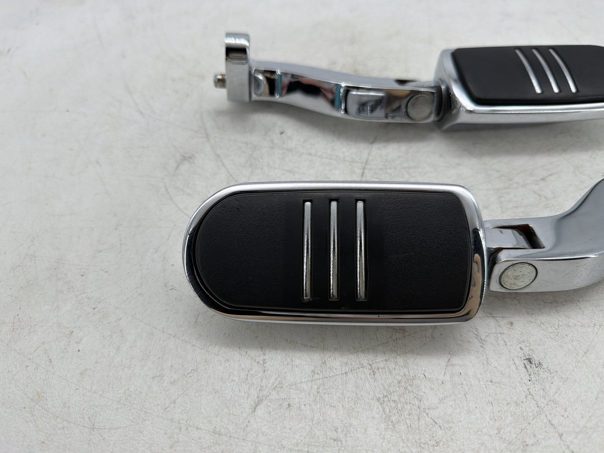 2010 Harley Street Glide Touring FLHX OEM Passenger Left & Right Foot Pegs