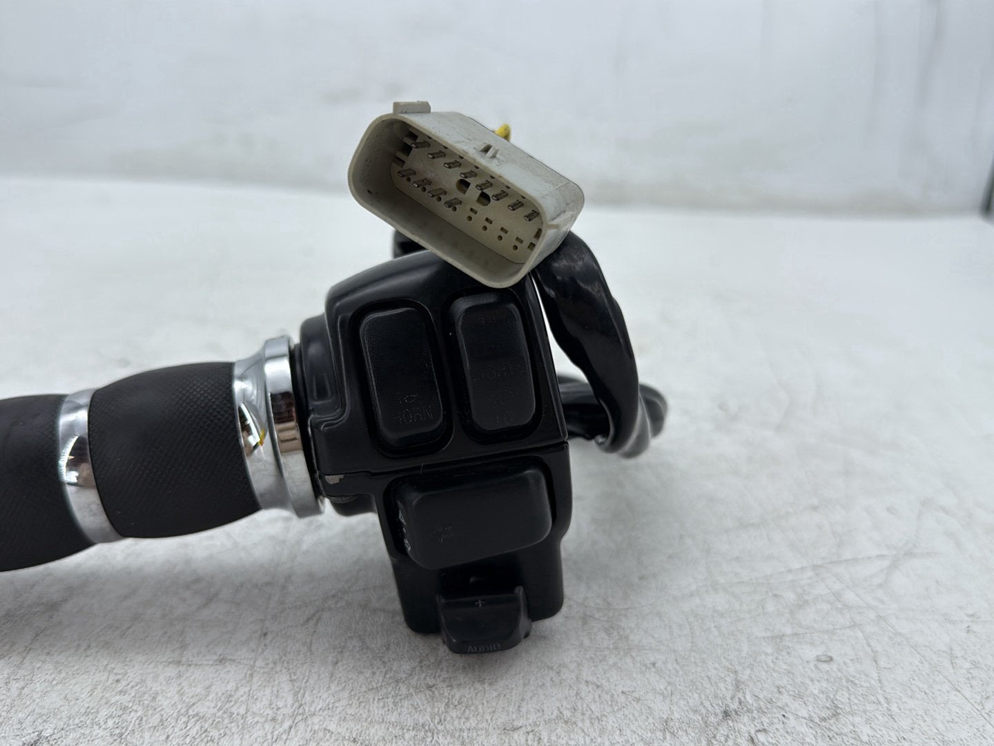09 Harley Street Glide Touring OEM Left Turn Signal Headlight Switches Controls