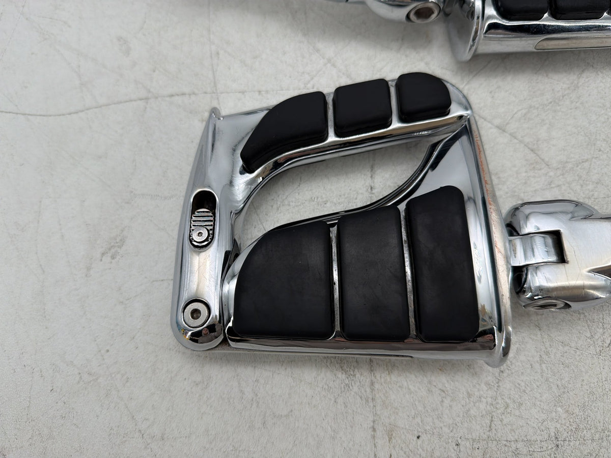 09 Harley Electra Glide Touring CVO Front Right Left Highway Foot Pegs Kuryakyn