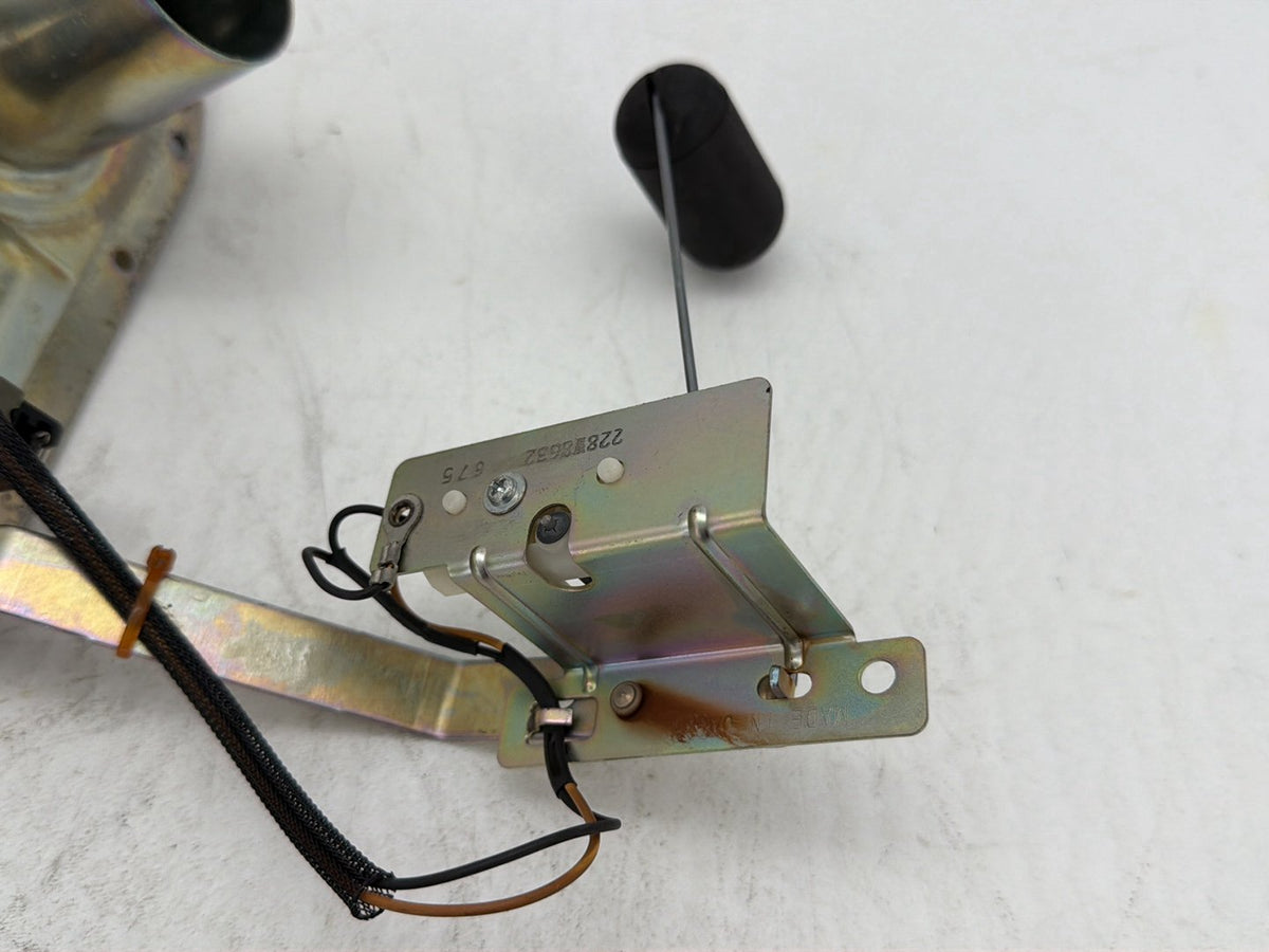 2006 Harley Electra Glide Touring FLHT OEM Fuel Gas Gasoline Sending CARB Lever