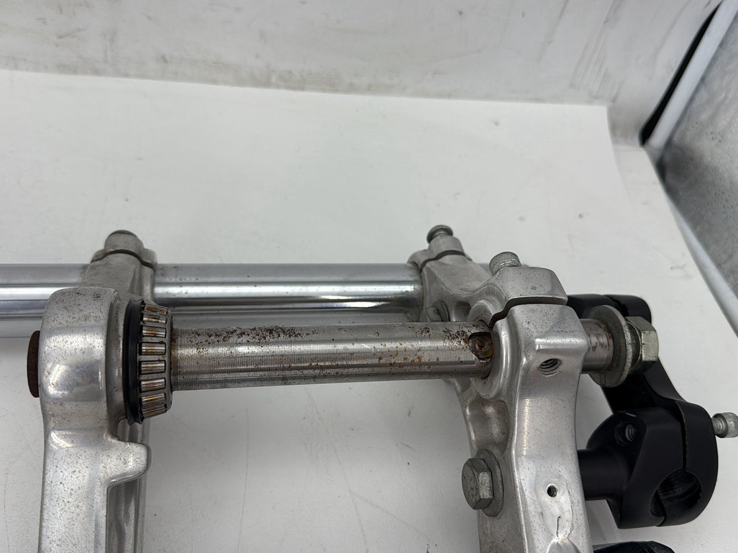 2009 Harley Sportster 883 Low XL883L OEM Front Triple Tree Set & LH RH Fork Legs Sliders
