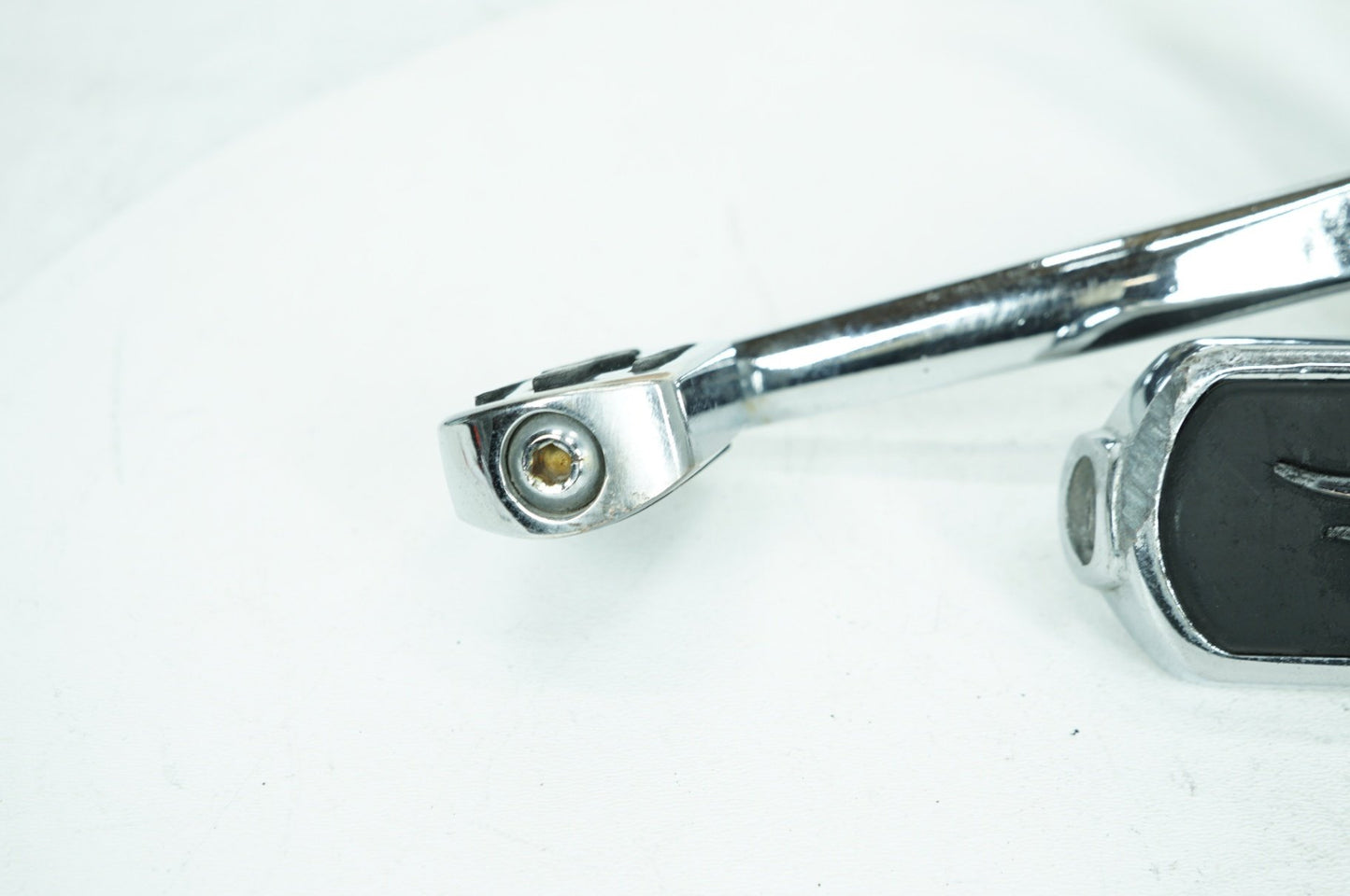 1999 - 2006 Harley-Davidson Dyna Low Rider Right Driver Foot Controls Peg Rest 34564-90B