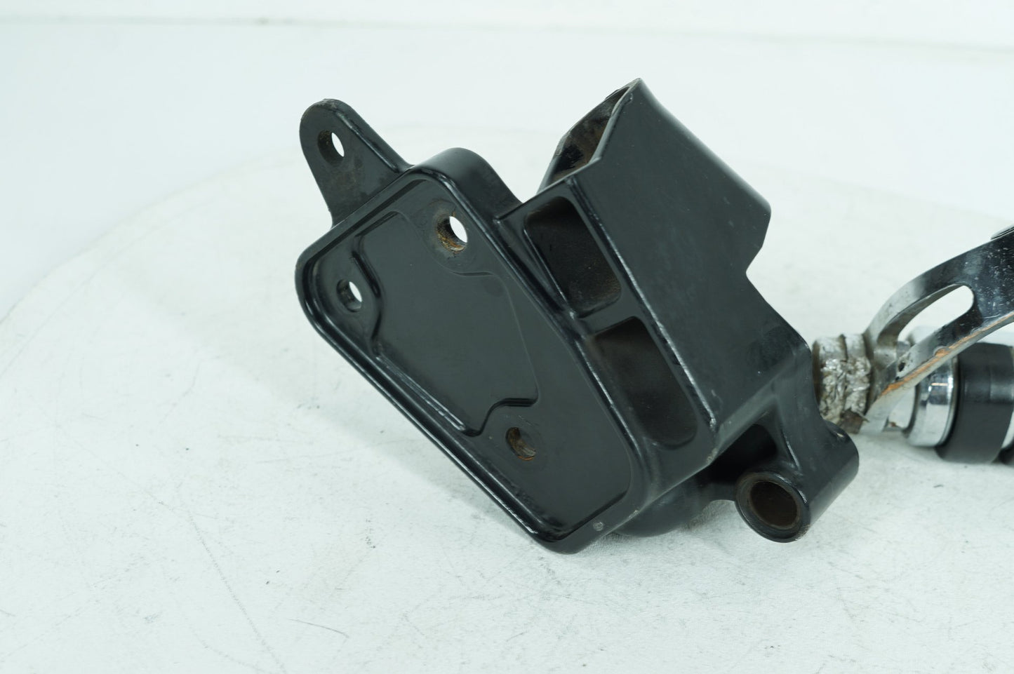 2000 - 2006 Harley-Davidson Softail Deuce Right Driver Foot Controls Peg Rest 42507-00B