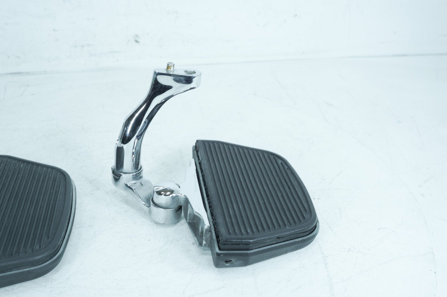 2007 - 2011 Harley-Davidson Touring Electra Ultra Left & Right Passenger Floorboard Foot Rest 50613-91A