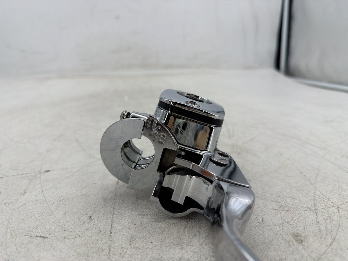 2004 Harley Electra Glide CVO Eagle OEM Front Right Brake Lever Master Cylinder