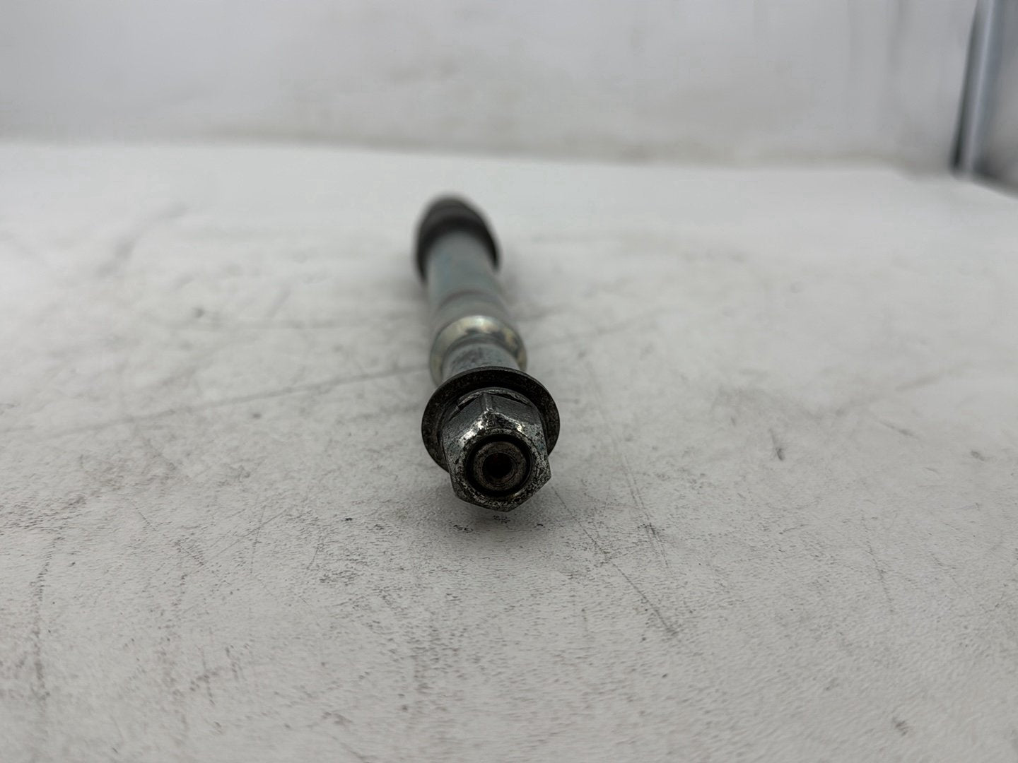 2003 Harley Electra Glide Touring Ultra FLHTCUI OEM Front Wheel Axle Bolt Shaft