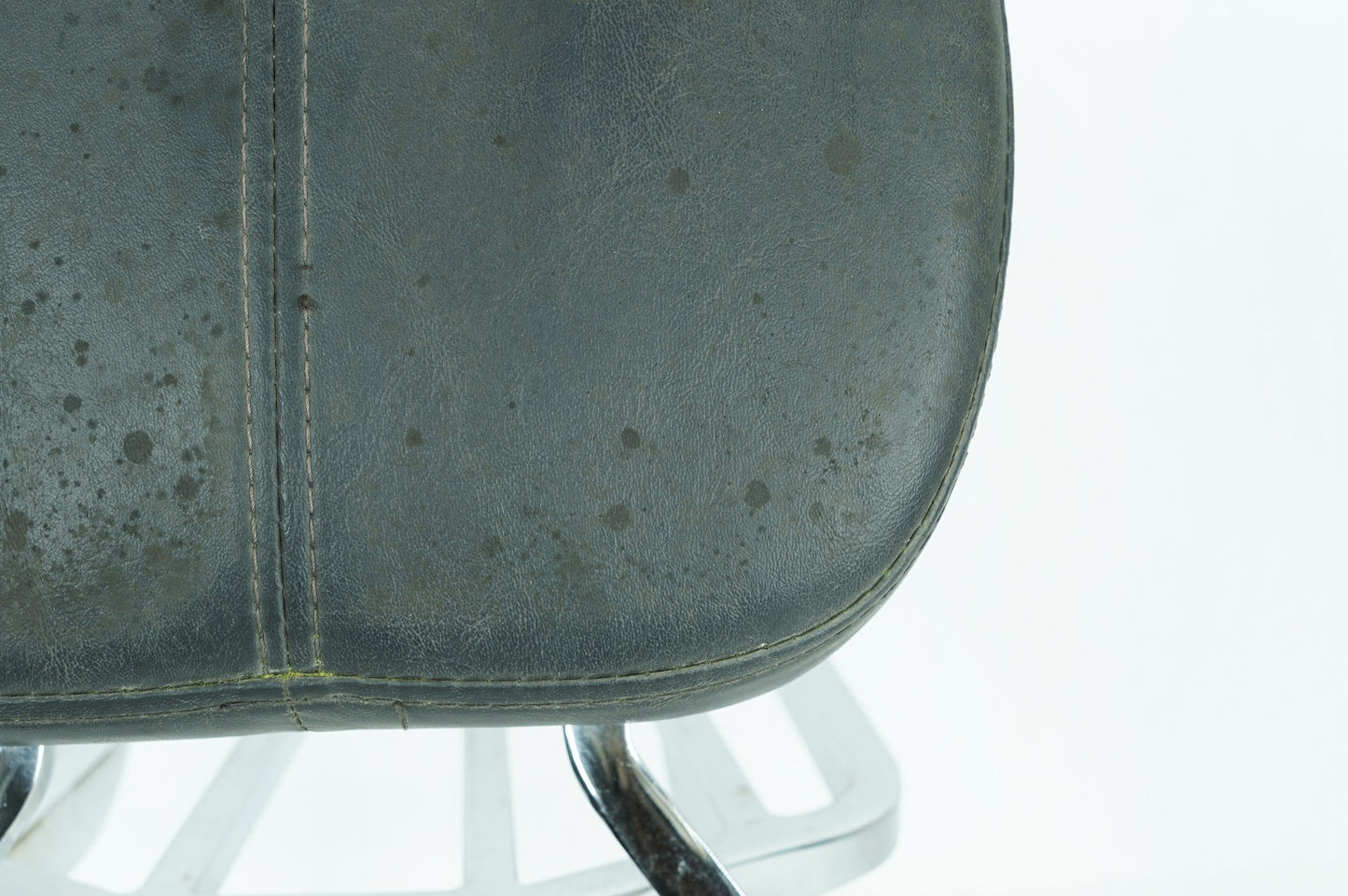 2007 - 2012 Harley-Davidson Softail Heritage Classic Rear Sissy Bar w/ Backrest Cushion Pad  	52731-00