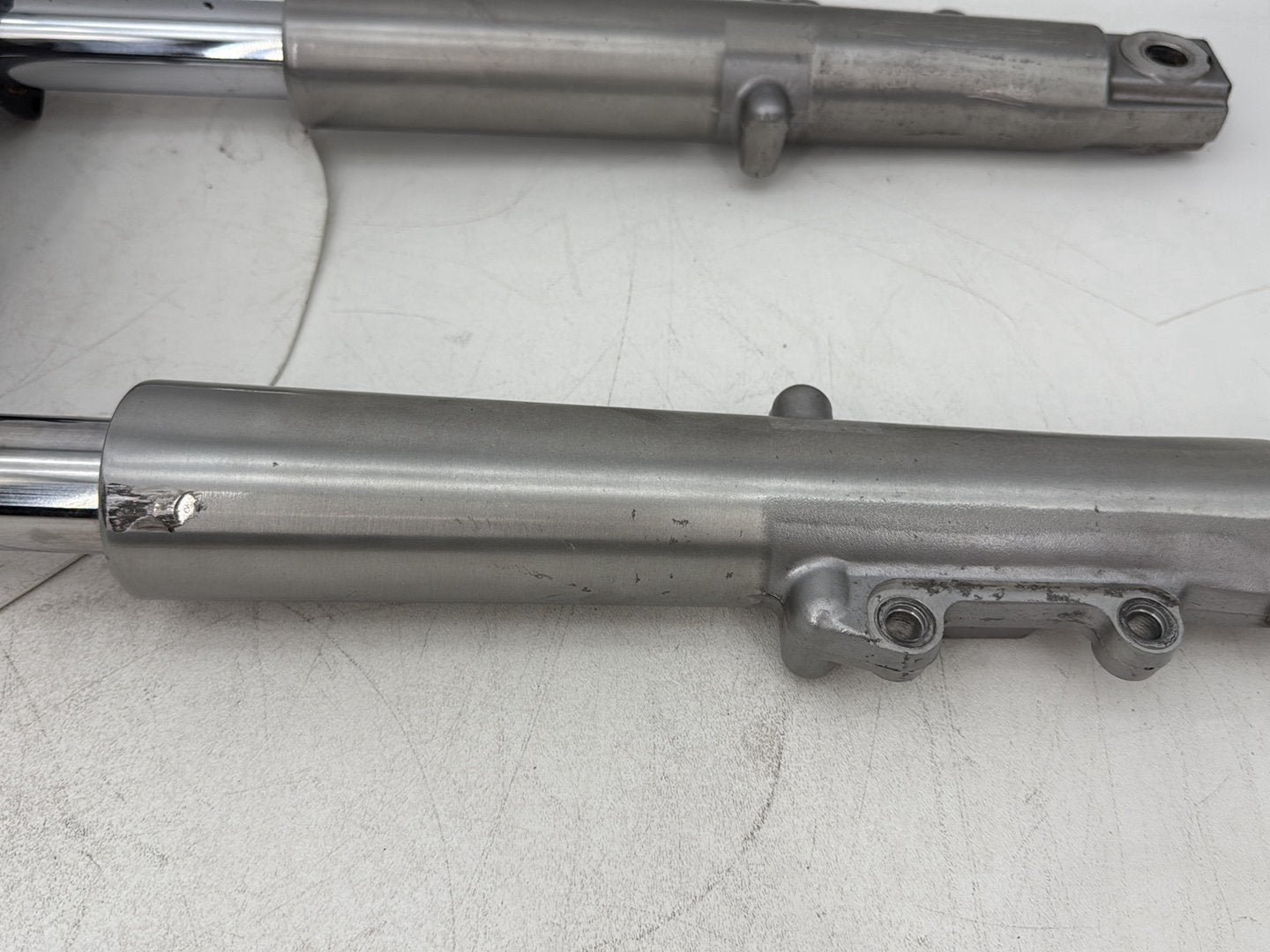 1999 - 2006 Harley-Davidson Touring Electra Glide Ultra Front Triple Tree Set & LH RH Fork Legs Sliders 45435-95 , 46496-00A