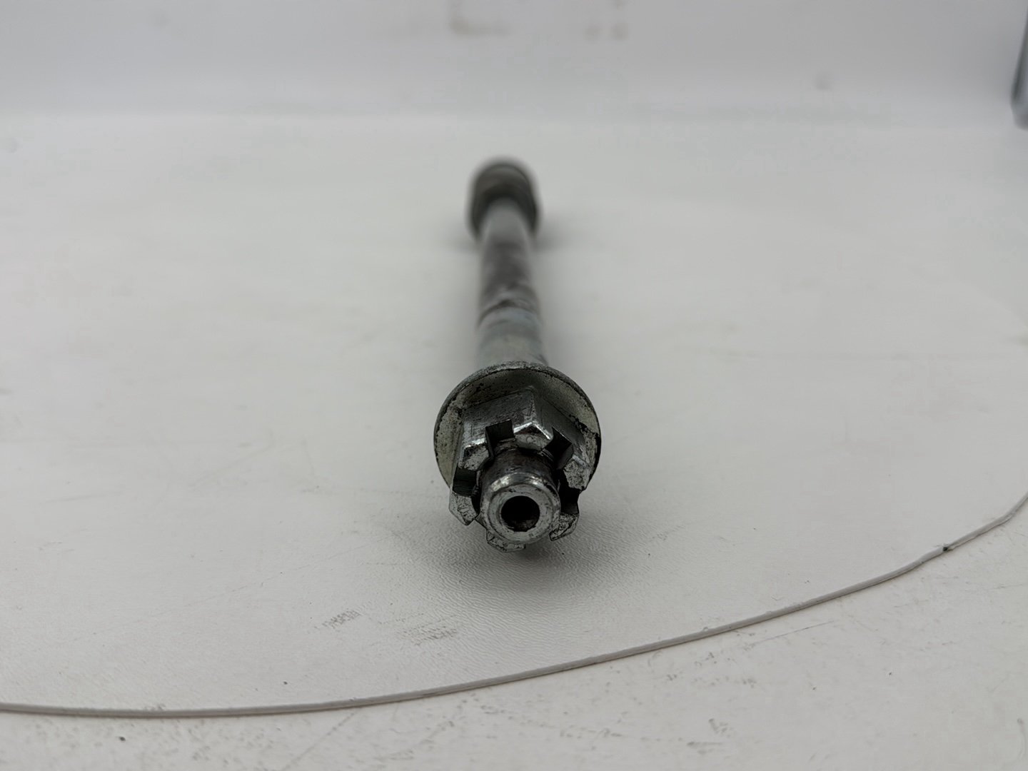 1999 - 2006 Harley-Davidson Dyna Low Rider Rear Wheel Axle Bolt Shaft 41114-90