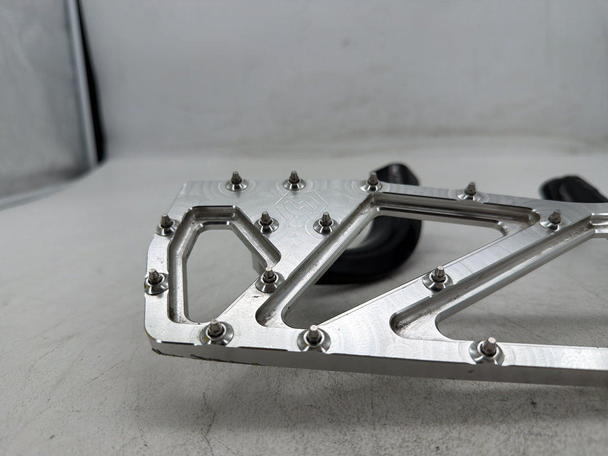 2011 Harley Electra Touring Police Right Driver 1 Floorboard Foot Rest Billet