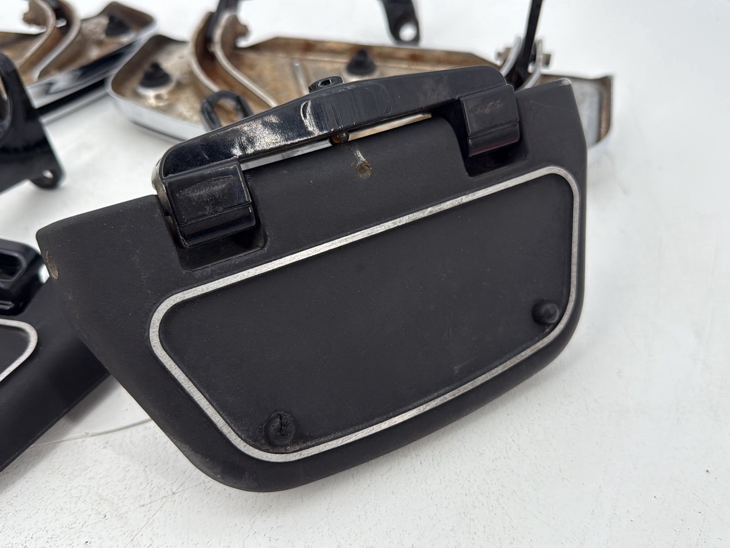 2007 - 2011 Harley-Davidson Touring Electra Glide Ultra Left Right Driver & Pass Floorboard Foot Rest 50621-06