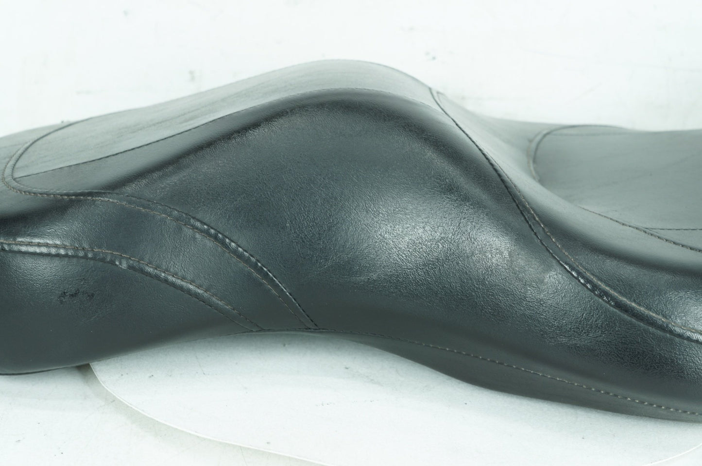 2007 - 2016 Harley-Davidson Dyna Super Glide Passenger Rider Driver Seat Saddle 53079-06