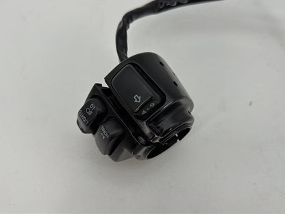1999 - 2006 Harley-Davidson Touring Road King Left Turn Signal Headlight Switches Controls  	71685-06A