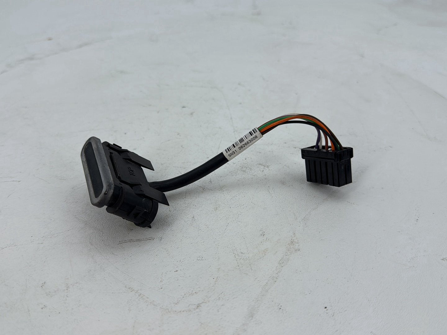 2007 Harley Street Glide Touring FLHX OEM Dash Indicator Lamp Wire Plug 68789-96A