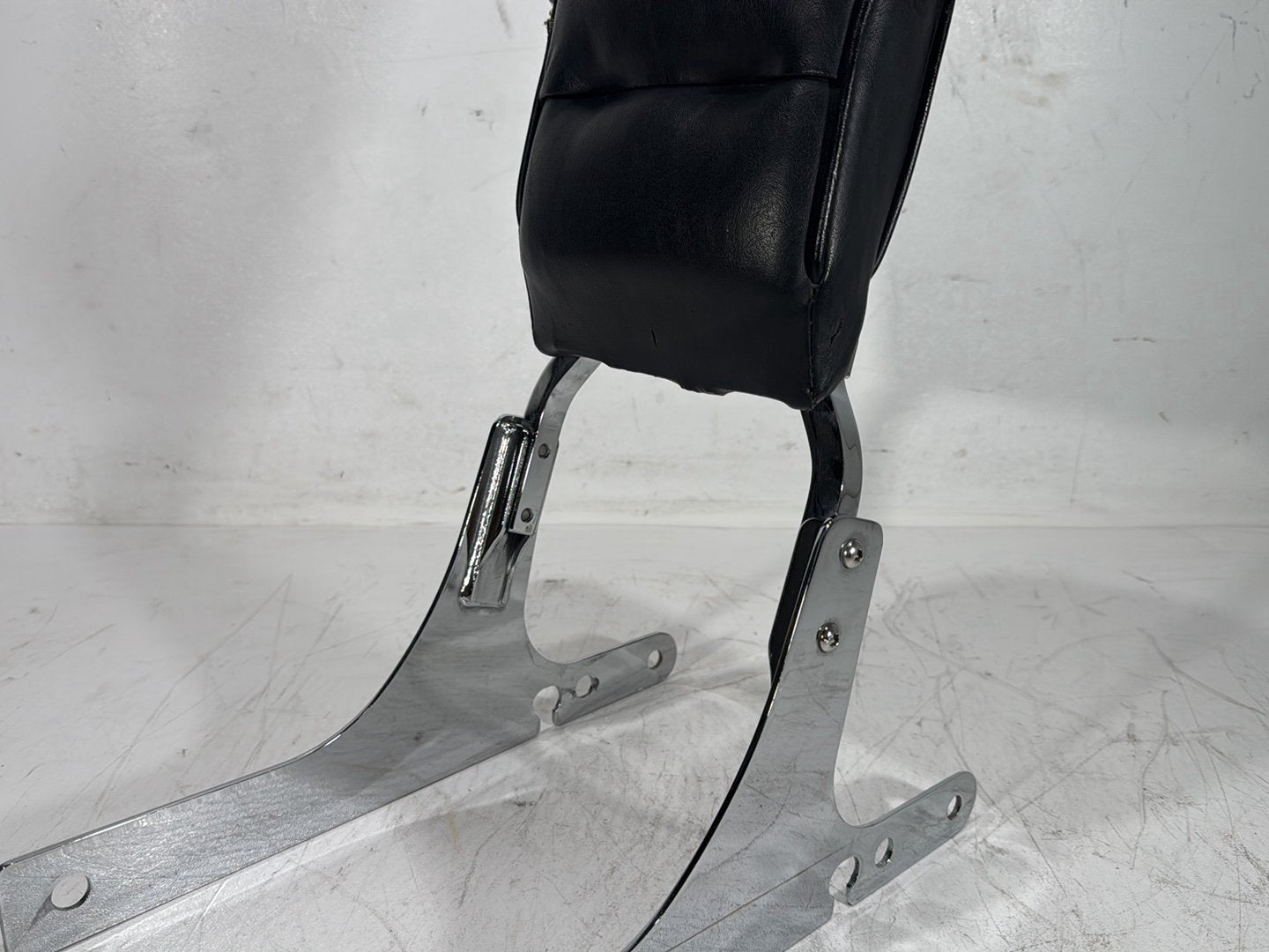 2003 Harley Dyna Wide Glide FXDWG OEM Rear Sissy Bar w/ Backrest Cushion Pad