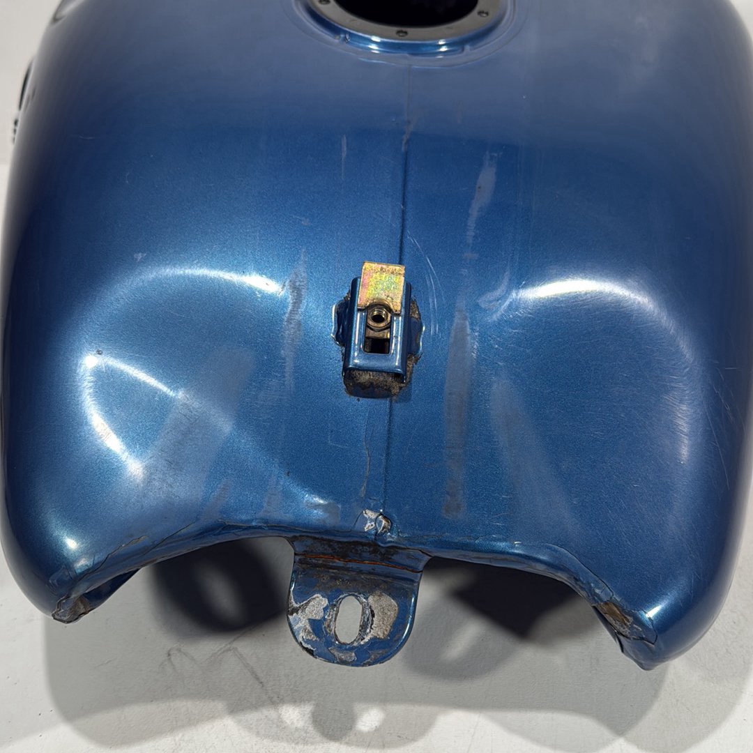 1999 - 2006 Harley-Davidson Touring Electra Glide Ultra Fuel Gas Tank Gasoline Reservoir  	61356-03