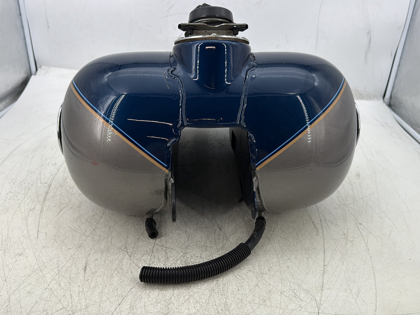 1998 Harley Touring FLHTCUI Electra Glide Ultra OEM Fuel Gas Tank Gasoline Reservoir