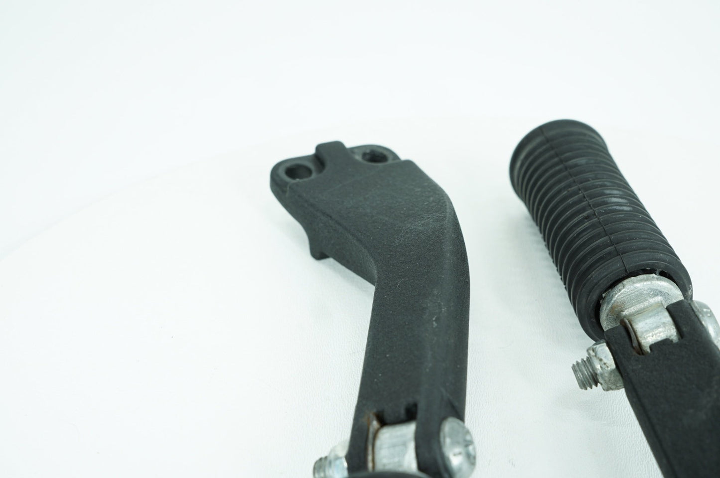 2007 - 2017 Harley-Davidson Dyna Super Glide Custom Passenger Left & Right Foot Pegs 49224-06A