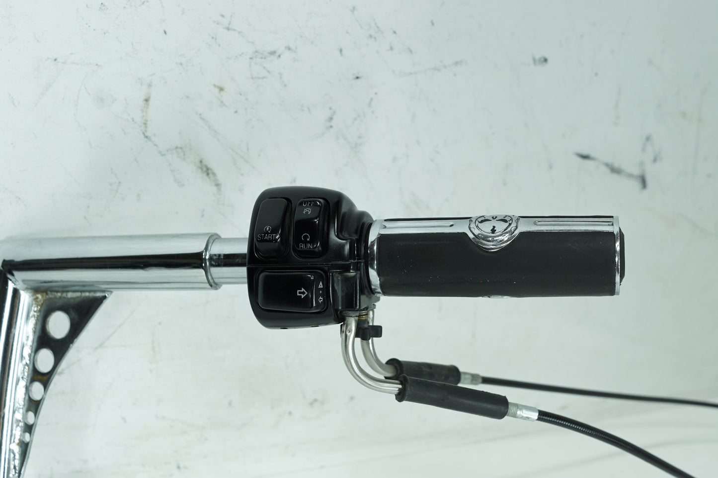 1999 - 2006 Harley-Davidson Softail Fat Boy Handlebars Left Right Switches Controls  	71684-06A