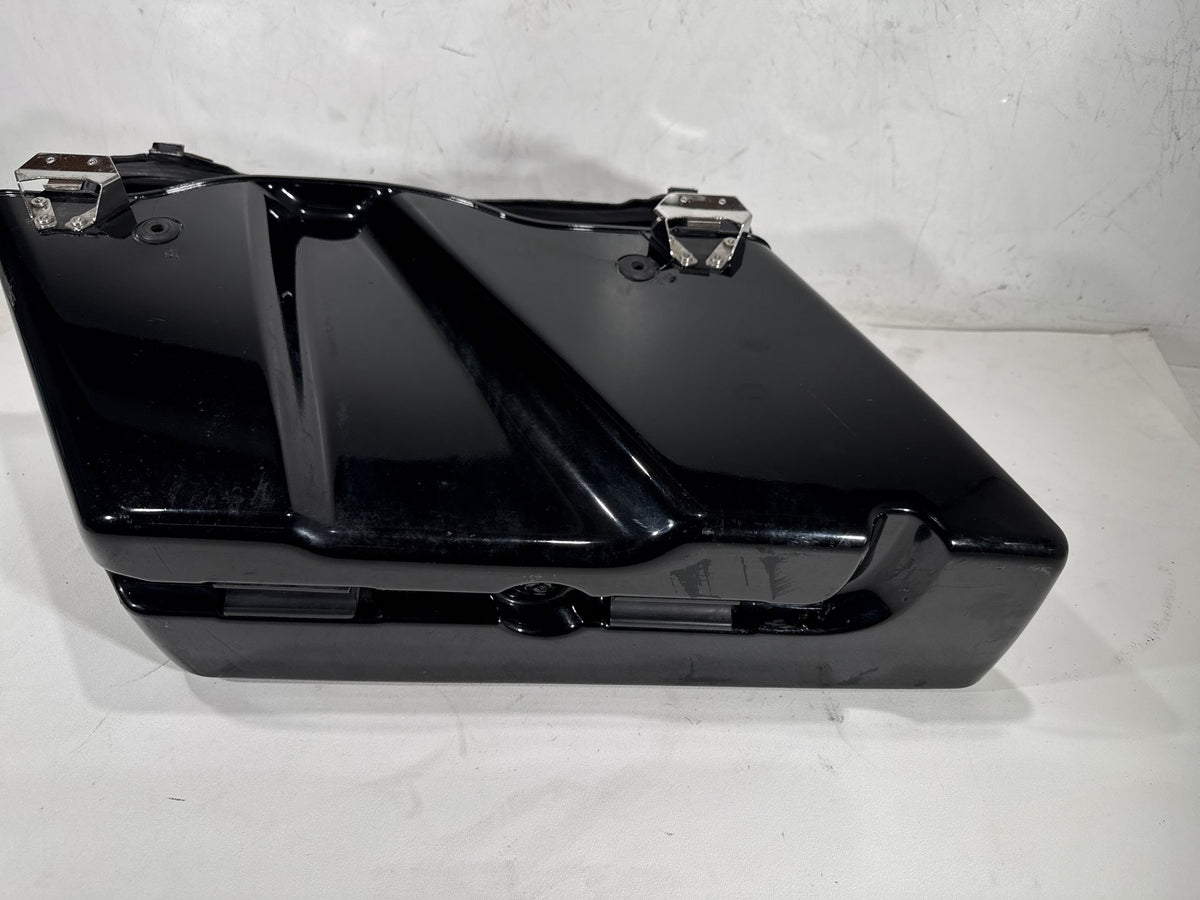 2004 Harley Road King Touring Classic OEM Right 1 Saddlebag Luggage NO Key