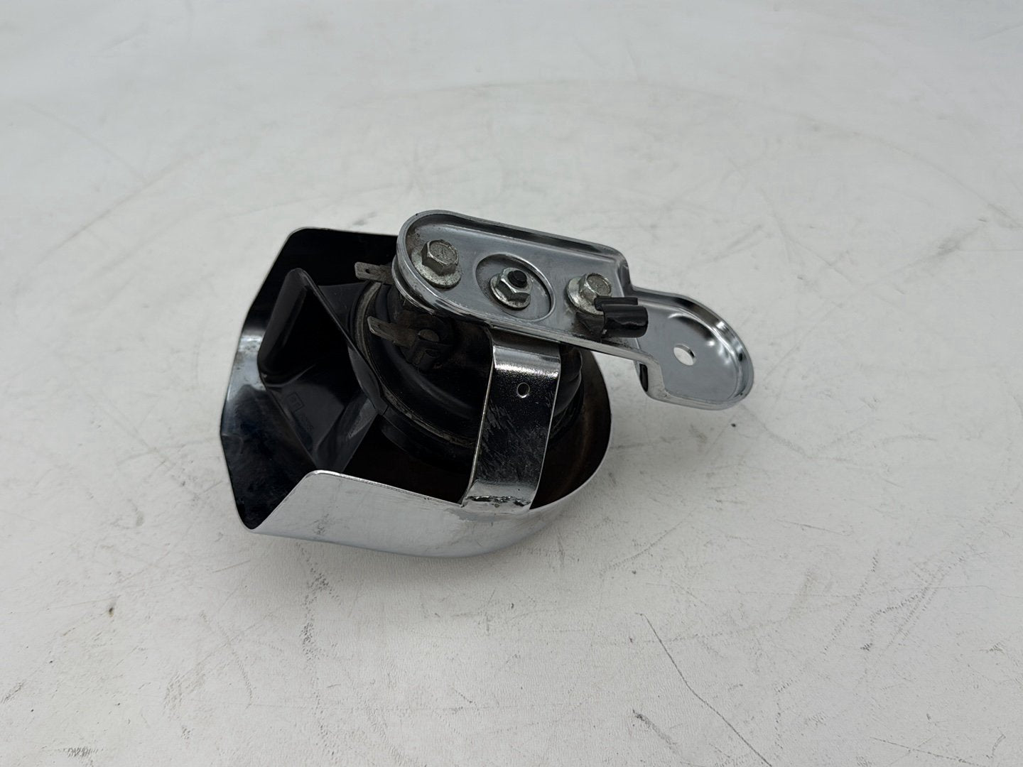 2007 - 2012 Harley-Davidson Touring Electra Glide Ultra Horn Signal Klaxon Chrome Cover 69012-93A
