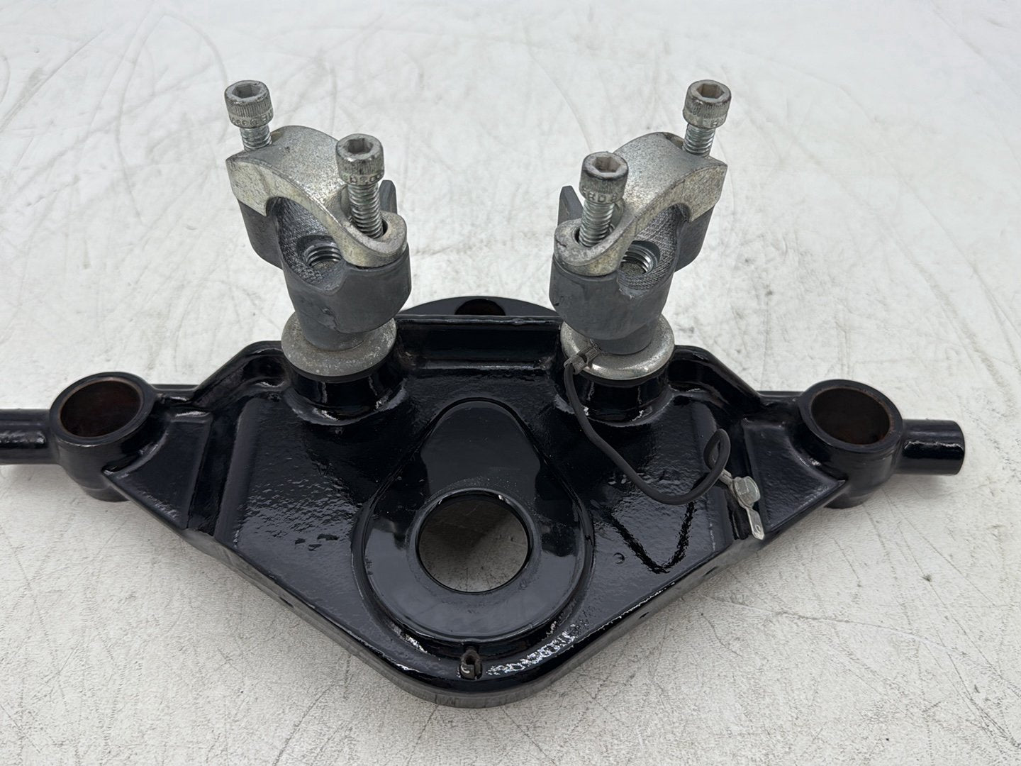 2007 Harley Electra Glide Touring Ultra FLHTCUI OEM Front Fork Upper Triple Tree Clamps