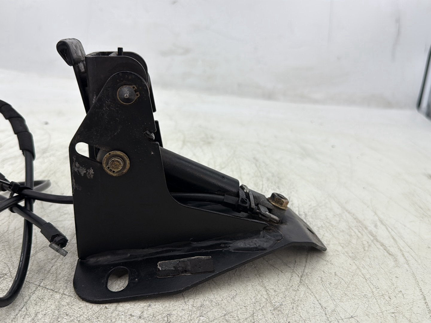 2007 Harley Touring FLHTC Electra Glide Classic OEM Adjustable Rider Backrest Lift Mount 52482-01A