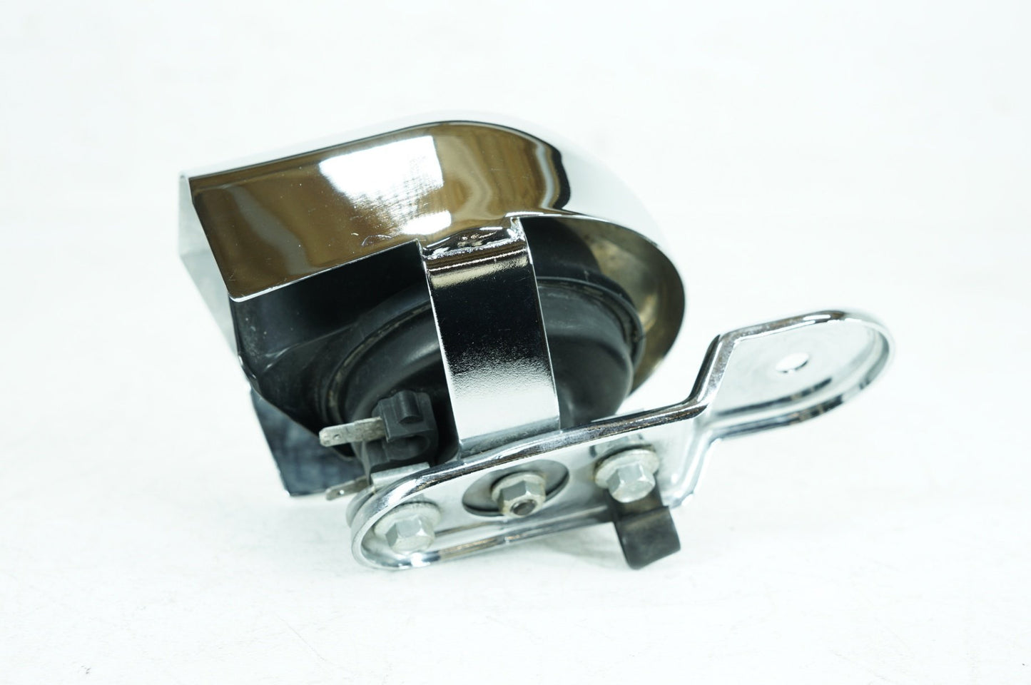 2007 - 2017 Harley-Davidson Dyna Switchback Horn Signal Klaxon Chrome Cover 61300478