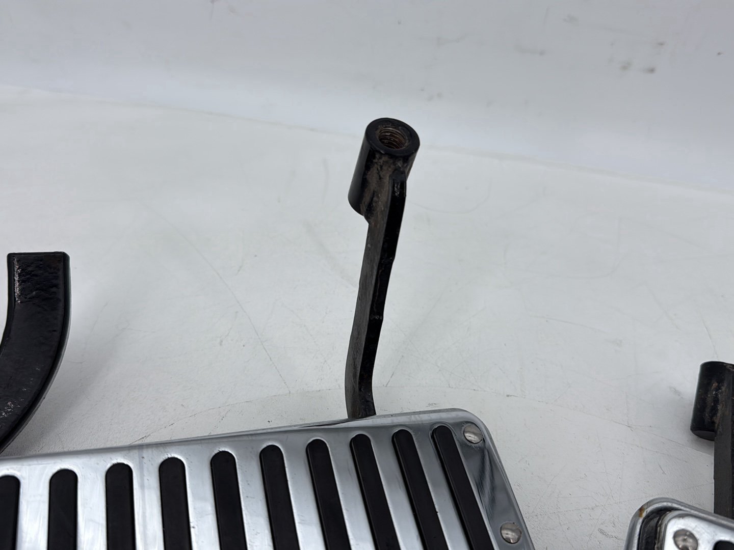 1999 - 2006 Harley-Davidson Touring Electra Glide Left Right Driver & Pass Floorboard Foot Rest 50621-79A