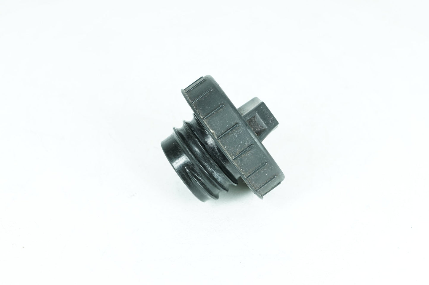 1999 - 2006 Harley-Davidson Touring Electra Glide Classic Fuel Gas Tank Cap Bushing Hub 61274-92