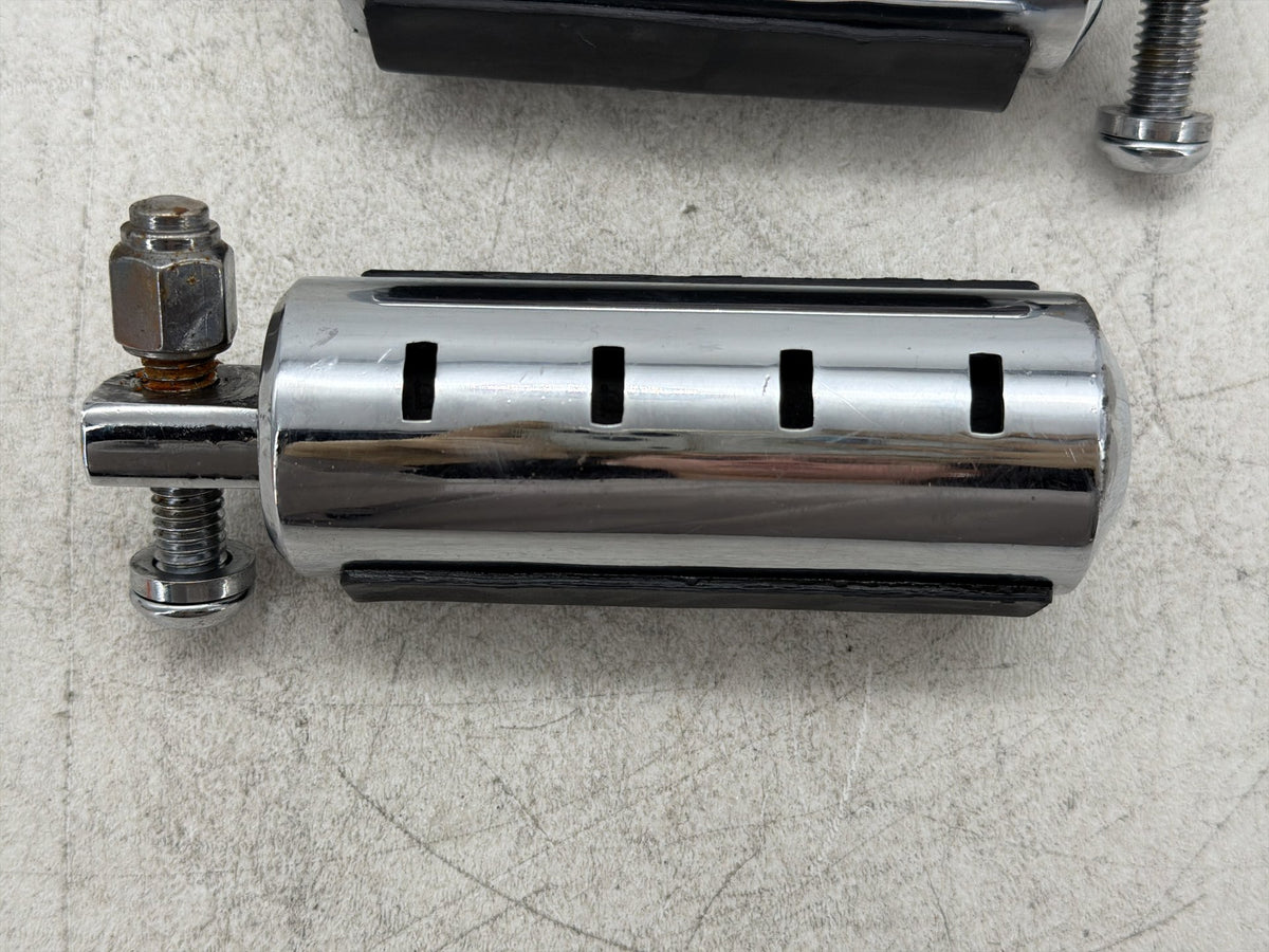 2011 Harley Electra Glide Touring Ultra OEM Front Right Left Highway Foot Pegs
